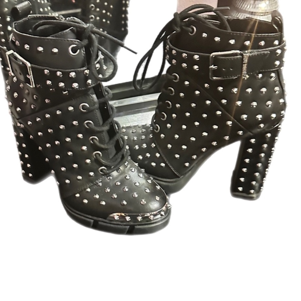 Gianni Bini black studded ankle boots
BLACK FRIDAY DEALS CHECK OUT MY CLOSET - Picture 5 of 5